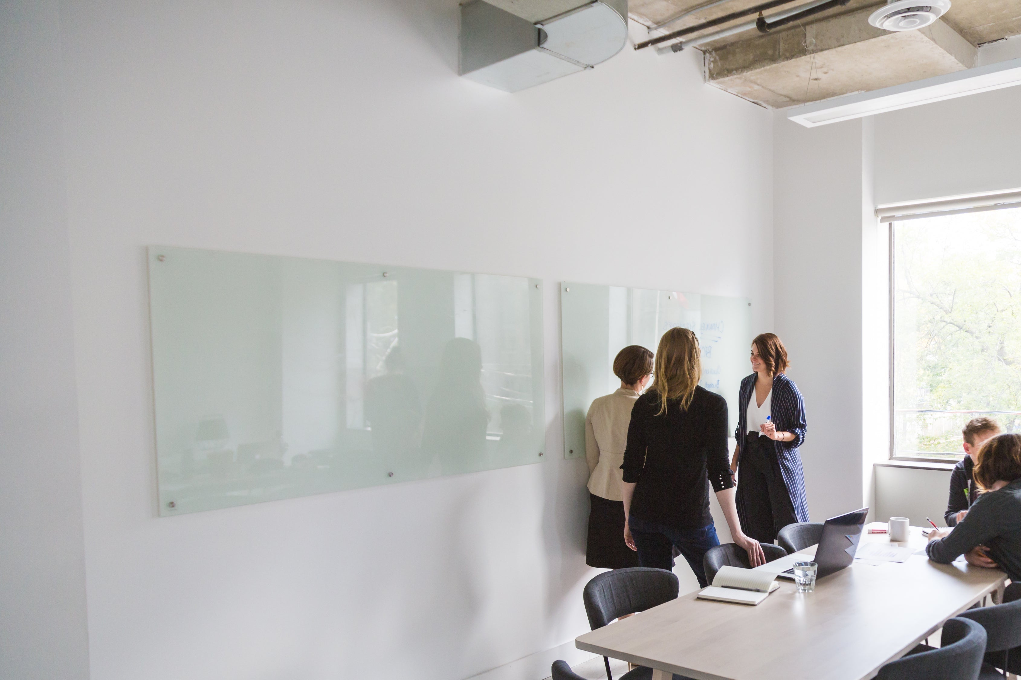 CEO meeting with expert to solve sales and operations challenges